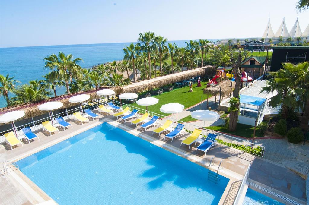 CRYSTAL LAND OF PARADISE 5*