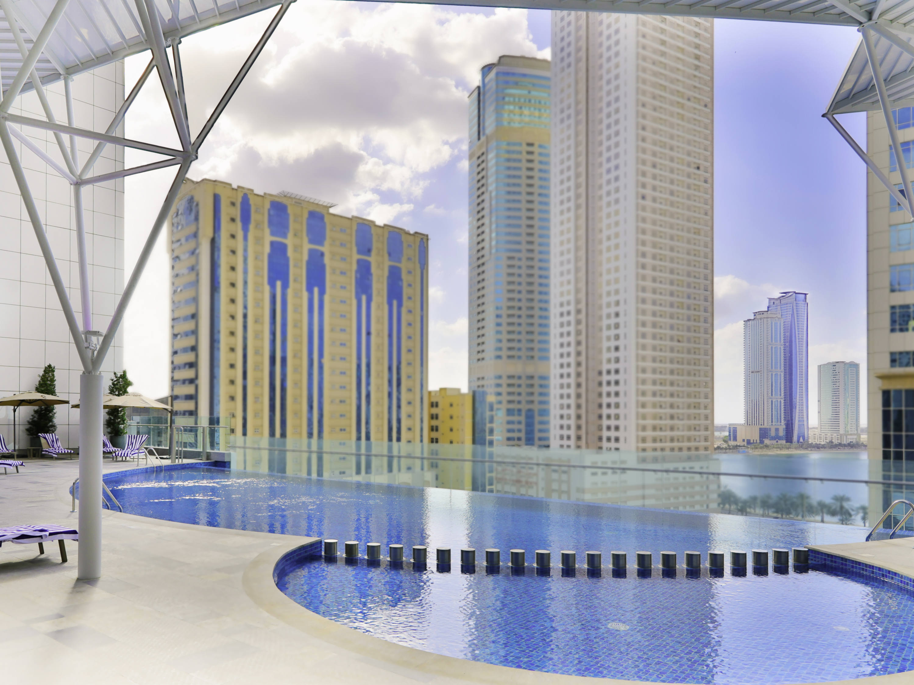 Pullman Hotel Sharjah*