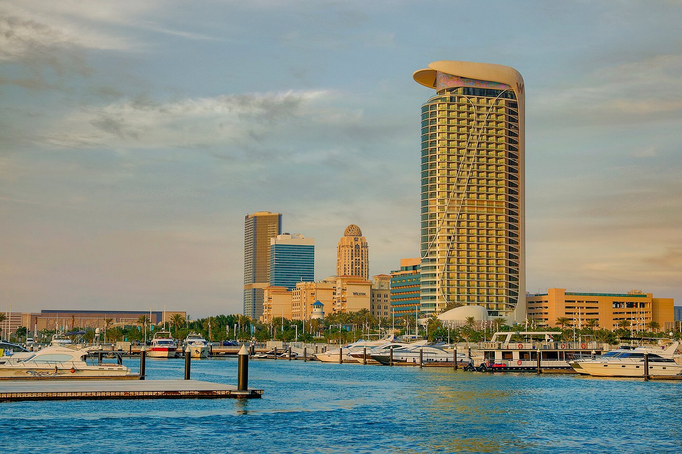 W Dubai Mina Seyahi.