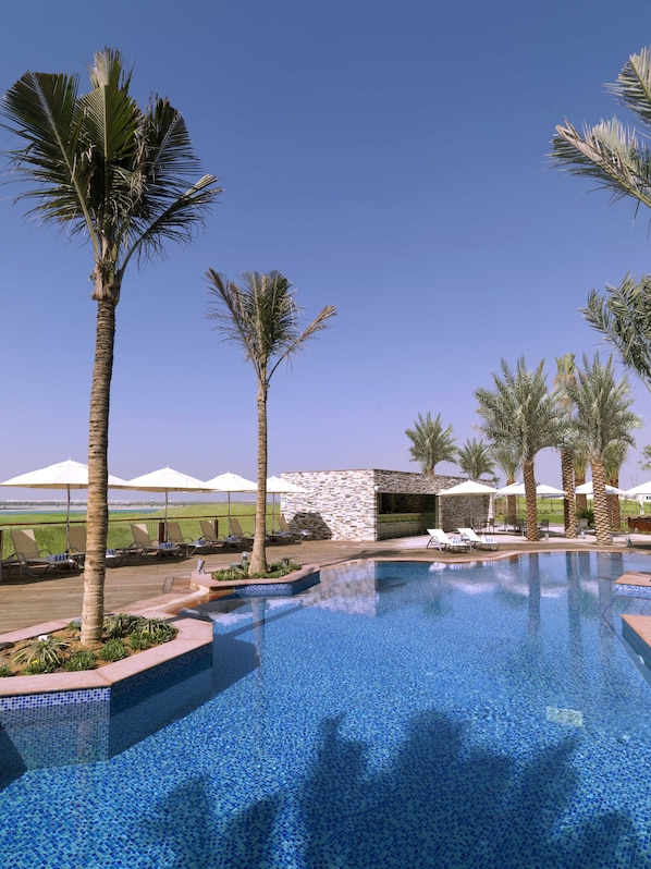 Yas Plaza Bay by IHG (ex.Park Inn By Radisson Abu Dhabi Yas Island)