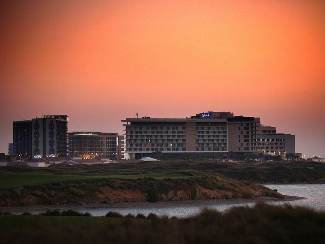 Yas Plaza Mangroves by IHG (ex.Radisson Blu Abu Dhabi Yas Island)