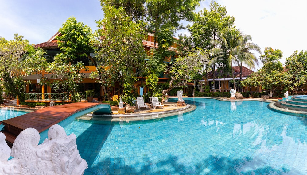 Aochalong Villa Resort & Spa