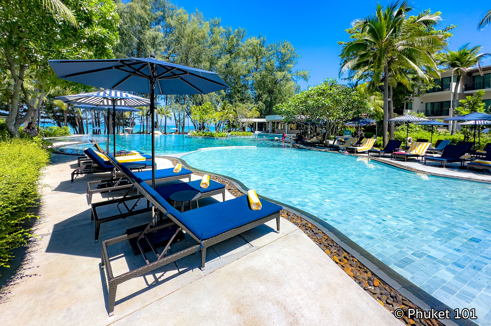 Le Meridien Phuket Mai Khao Beach Resort