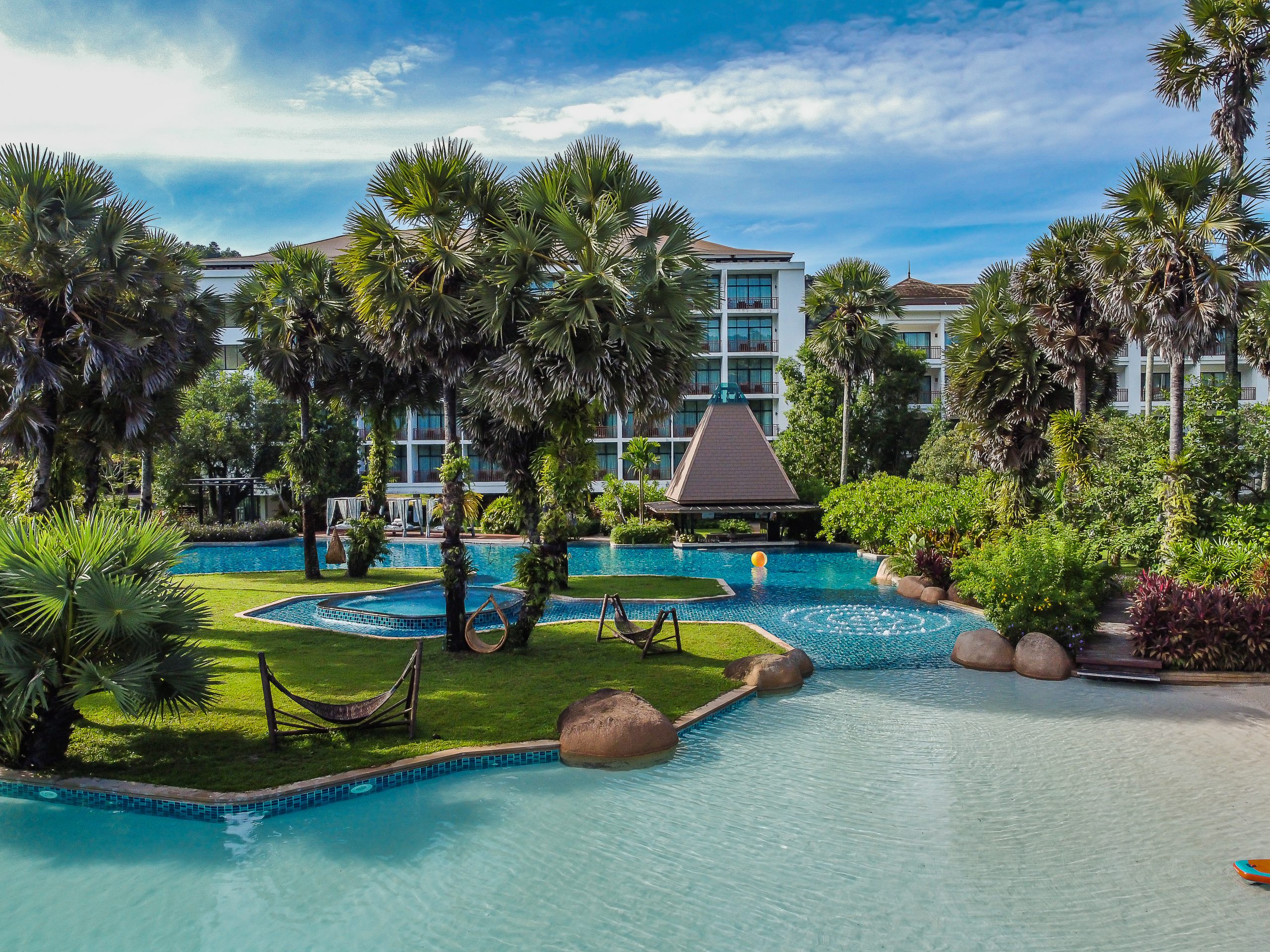 NAITHONBURI BEACH RESORT