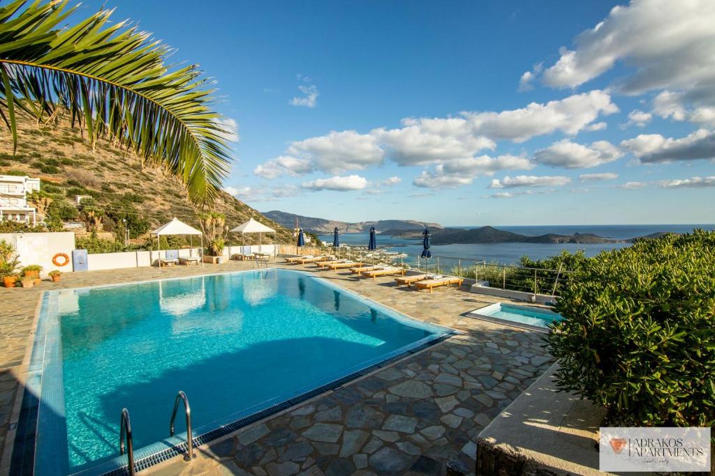 Adrakos Apartments
